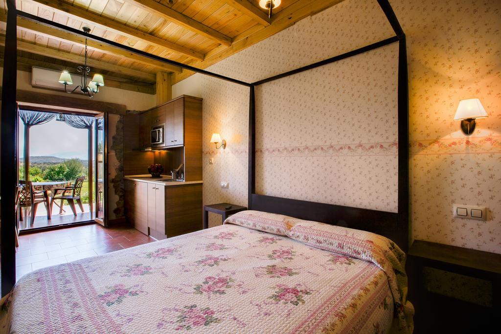Apartamentos El Jardin Del Poeta Guijo de Granadilla Chambre photo