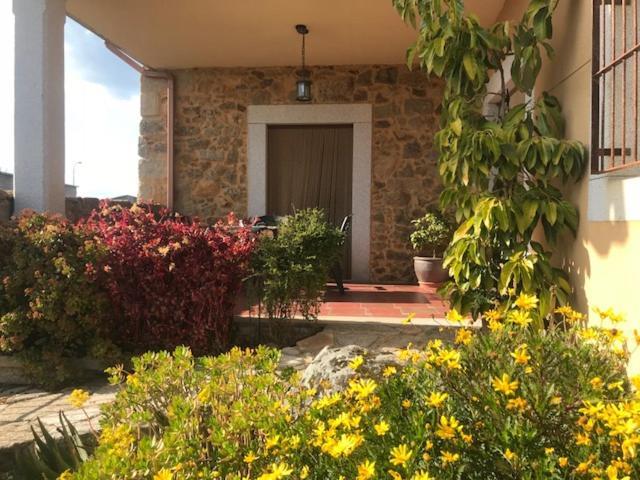 Apartamentos El Jardin Del Poeta Guijo de Granadilla Chambre photo
