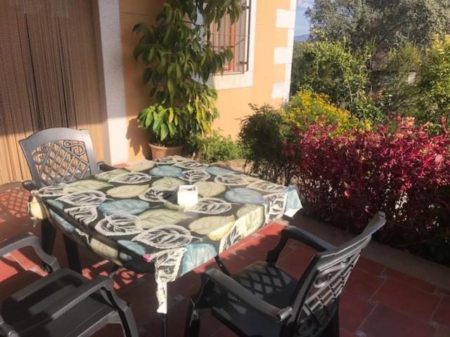 Apartamentos El Jardin Del Poeta Guijo de Granadilla Chambre photo